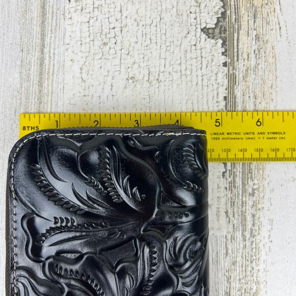 Women’s Tooled Italian Leather Black Clutch Wristlet Wallet - Picture 6 of 14